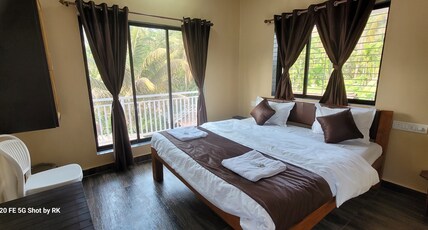 Dakshin Kashi Home stay -Harihareshwar Room Type - AC EXECUTIVE ROOM-2