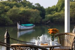 River Front 3BHK Near Candolim |Peaceful Getaway (River House)