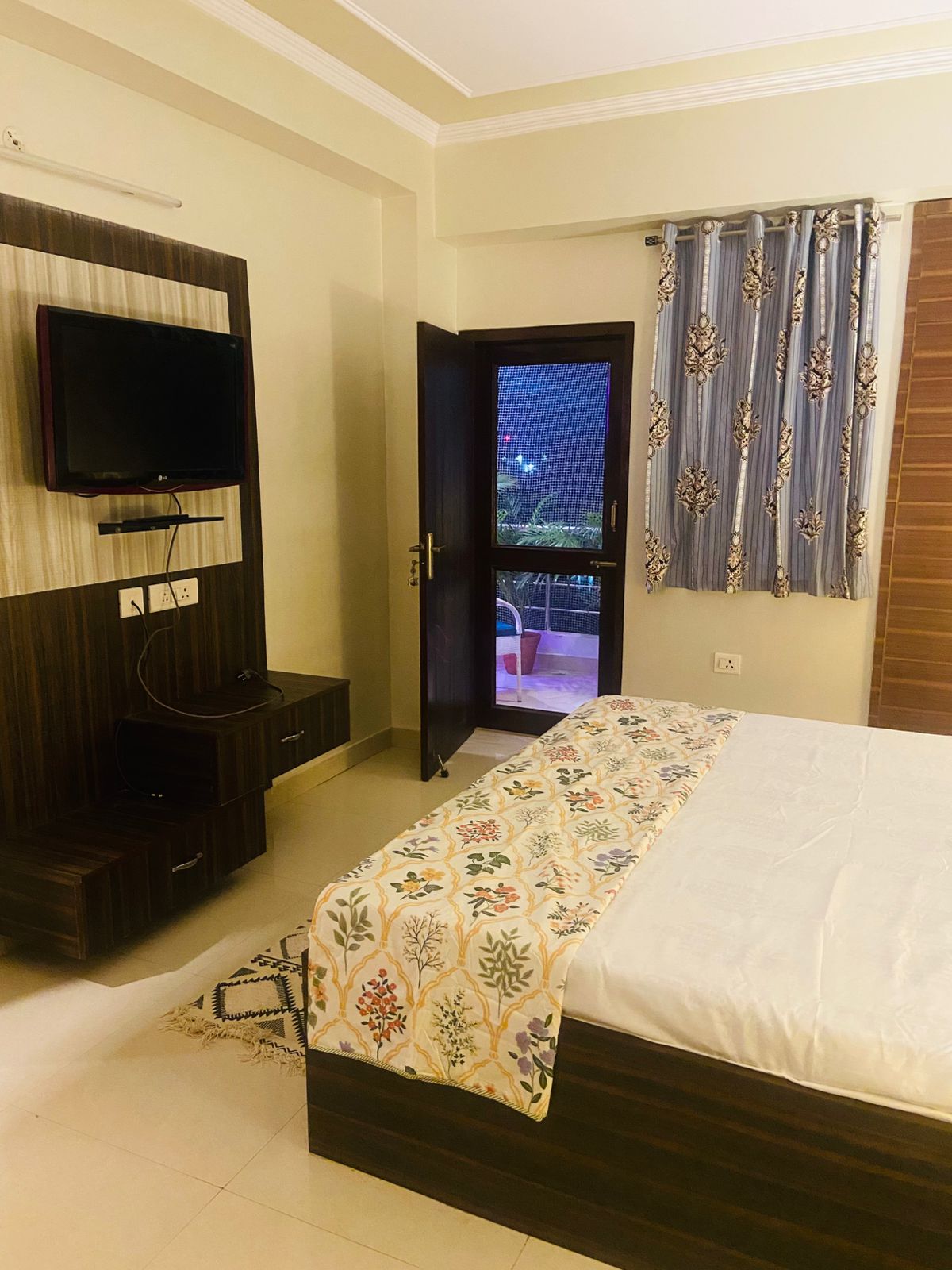 1 Bhk near Jawahr Circle - Tap to explore photos