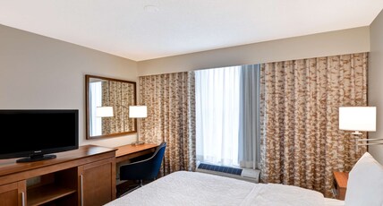 Hampton Inn by Hilton State College Room Type - 1KG MOB HEAR ACC RI-SHW NS