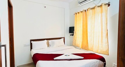 S M International Room Type - Deluxe Room