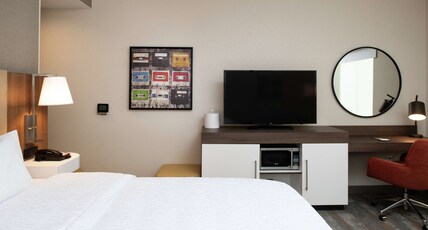 Hampton Inn & Suites by Hilton Buena Park Room Type - 1 KING ROOM
