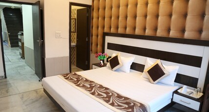Time Square Guest House Room Type - Deluxe Room