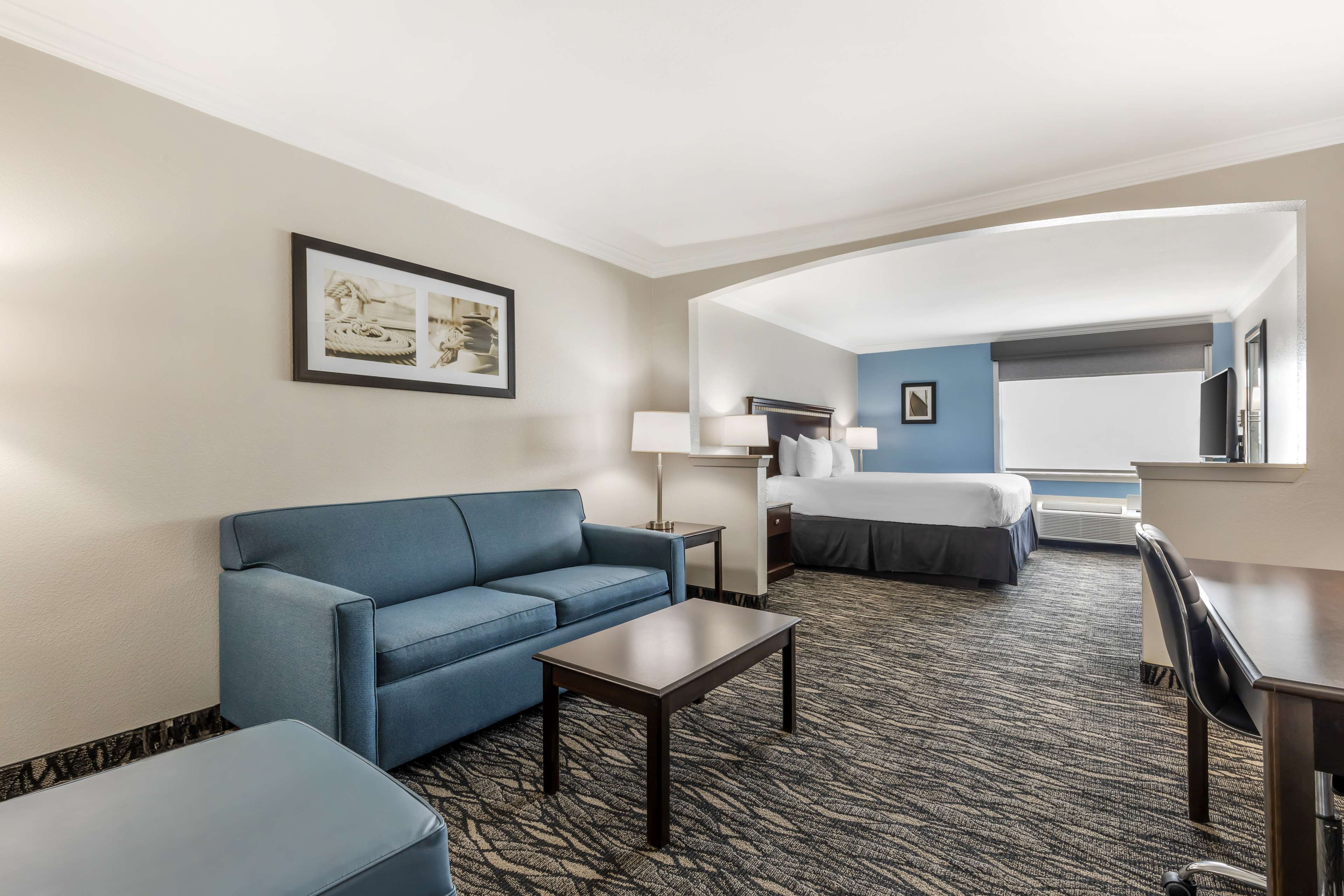 Best Western Plus Lake Worth Inn & Suites - Tap to explore photos