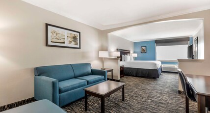Best Western Plus Lake Worth Inn & Suites Room Type - 1 King Bed, Non-Smoking, Oversized Room, Sofabed, Microwave And Refrigerator, High Speed Internet Ac