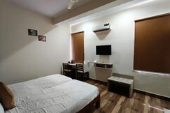 FabHotel Maru White Lotus