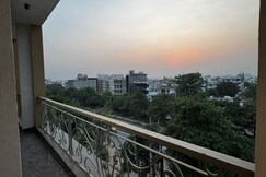 Cozy Cove Luxe Stay Near Medanta