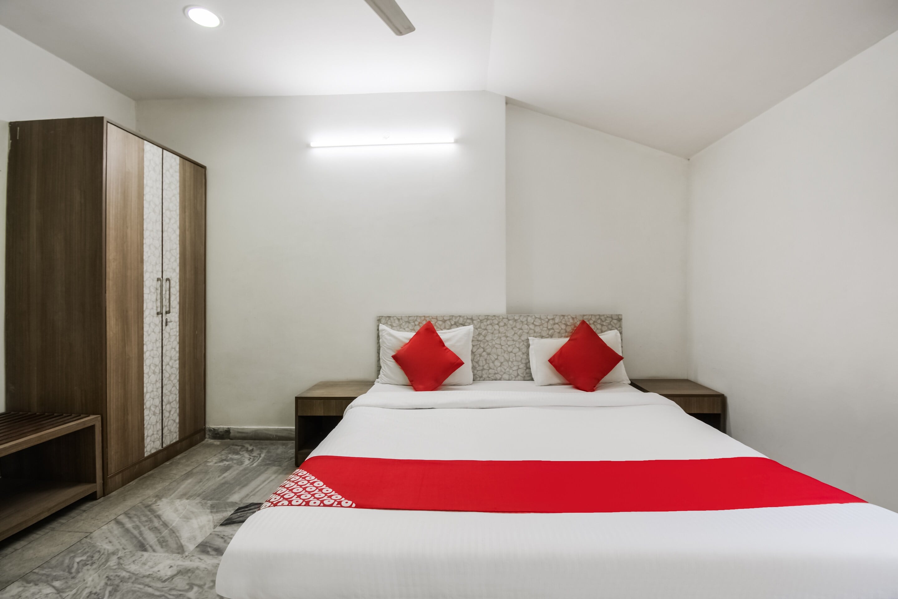 Hotel O Luxe Villa - Tap to explore photos