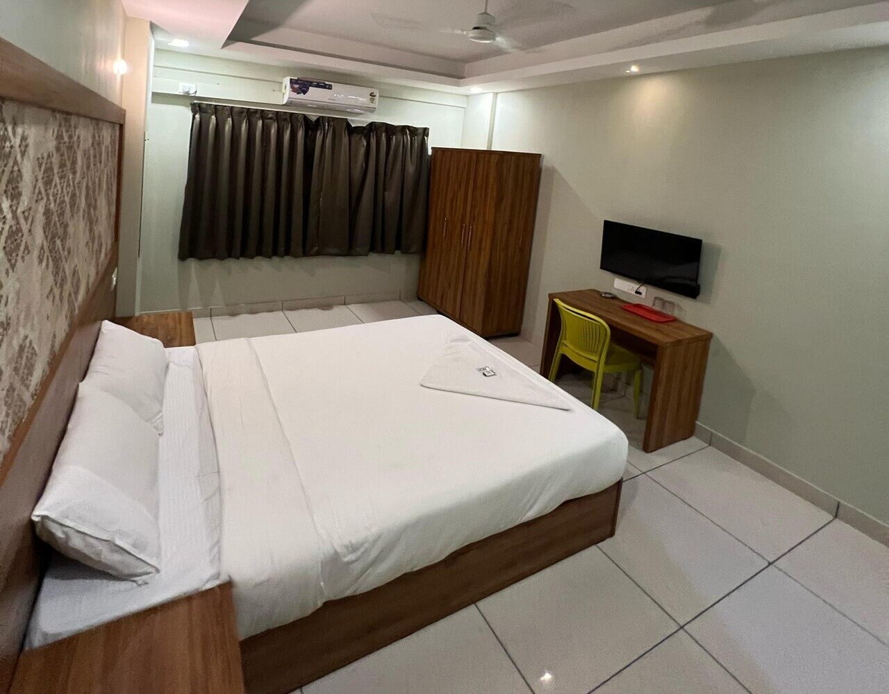 Hotel Grand Residency Yelahanka - Tap to explore photos