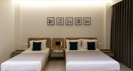 Hotel Kant by GoHotels - Near Shree Dwarkadhish Temple Room Type - Family Room ( Triple Bed )