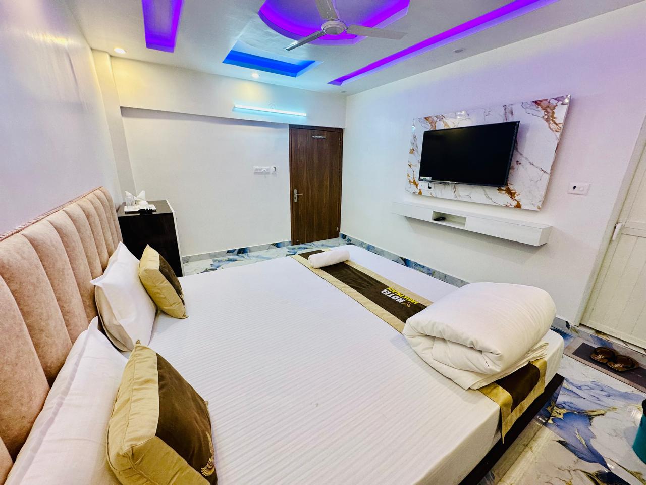 HOTEL EAGLE PALACE - Tap to explore photos