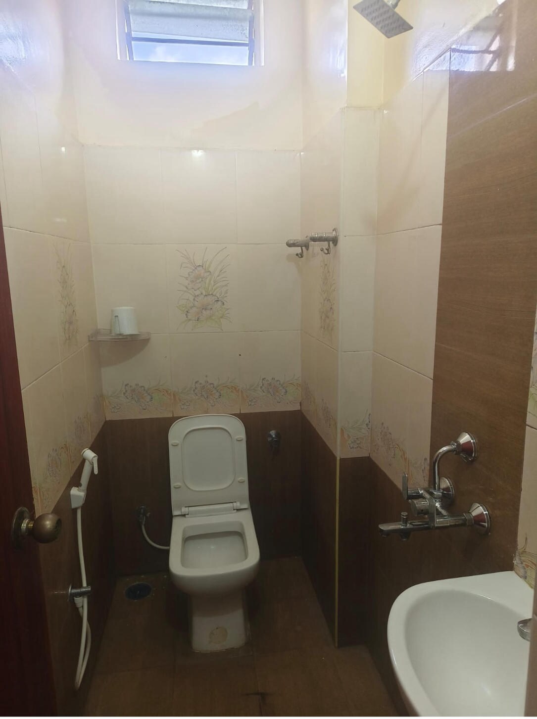 HOTEL GOLDEN TOWER - Tap to explore photos