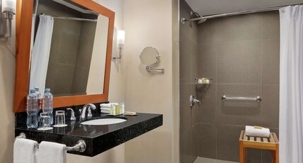 El Pardo DoubleTree by Hilton Room Type - 1KING BED MOB ACCESS SUITE