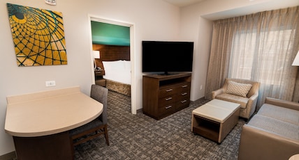 Staybridge Suites WASHINGTON DC EAST - LARGO Room Type - 1 King 2 Queen 2 Bedroom Suite