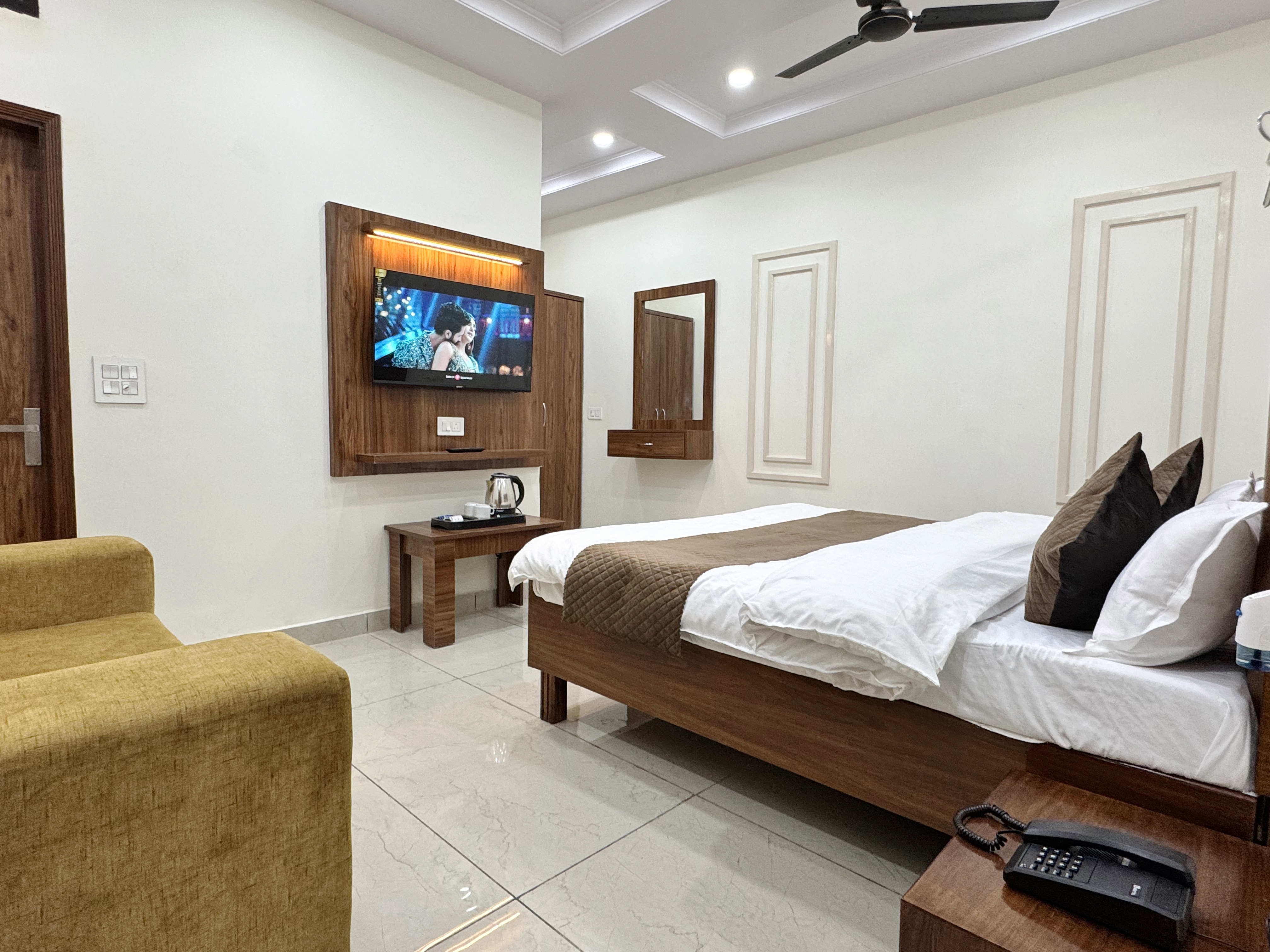 Hotel Mehak - Tap to explore photos