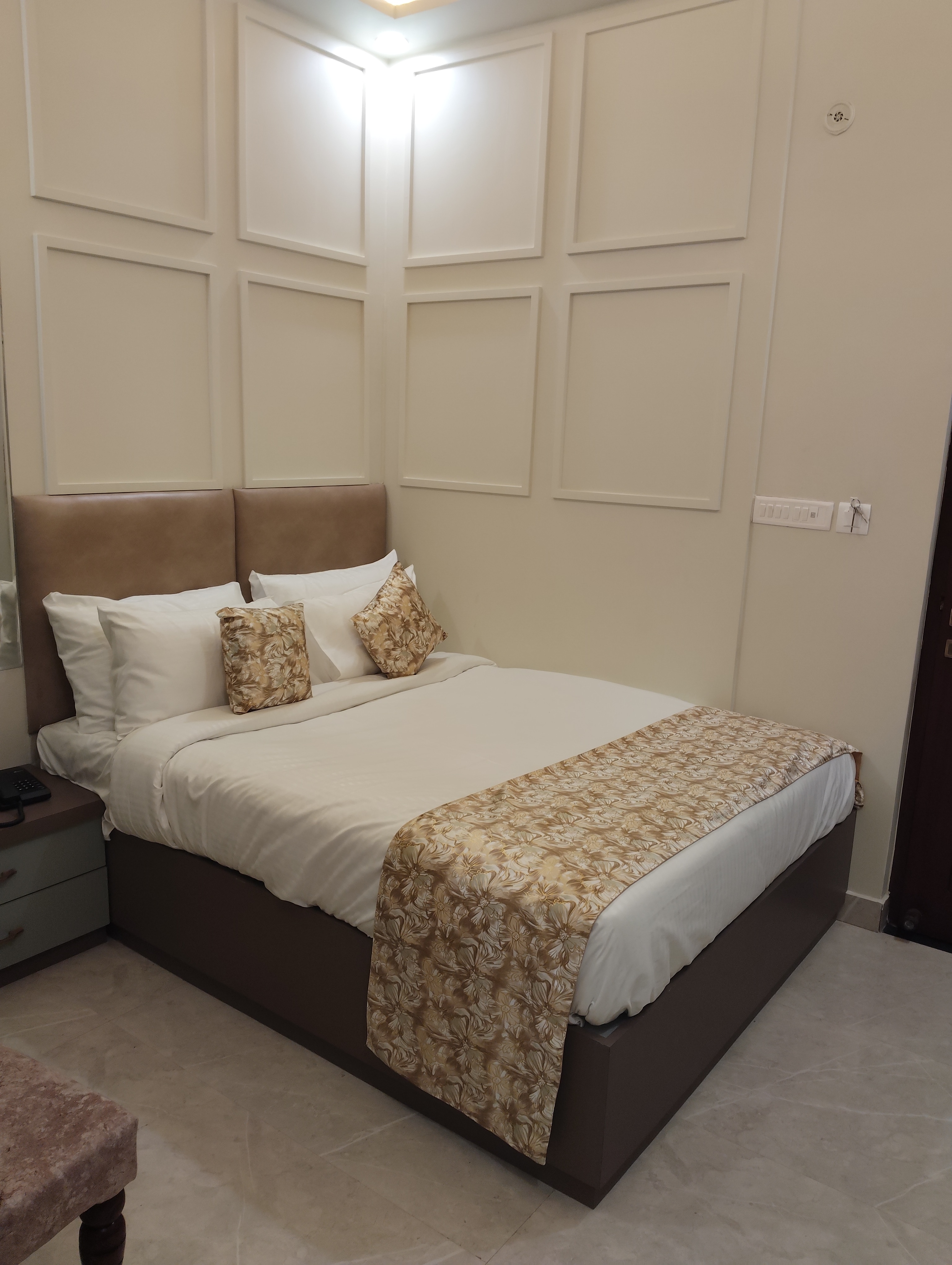 Ambassador Villa - An Experiential Stay - Tap to explore photos