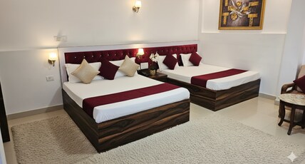 Jayaditya Palace 10 minutes walking from Shri Ram Mandir Room Type - Family Room