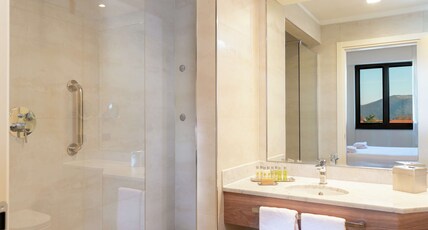 DoubleTree by Hilton Brescia Room Type - TWO DOUBLE BEDS DELUXE RM