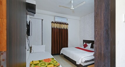 Hotel Bholenath (Opp. Mahakal Mandir) Room Type - Three Bedded AC Room