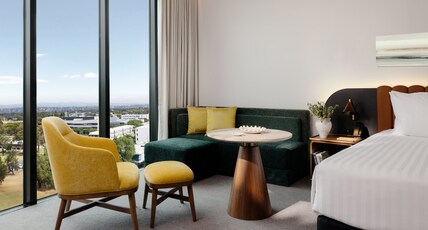 Crowne Plaza ADELAIDE MAWSON LAKES Room Type - 1 King Premium Kitchenette