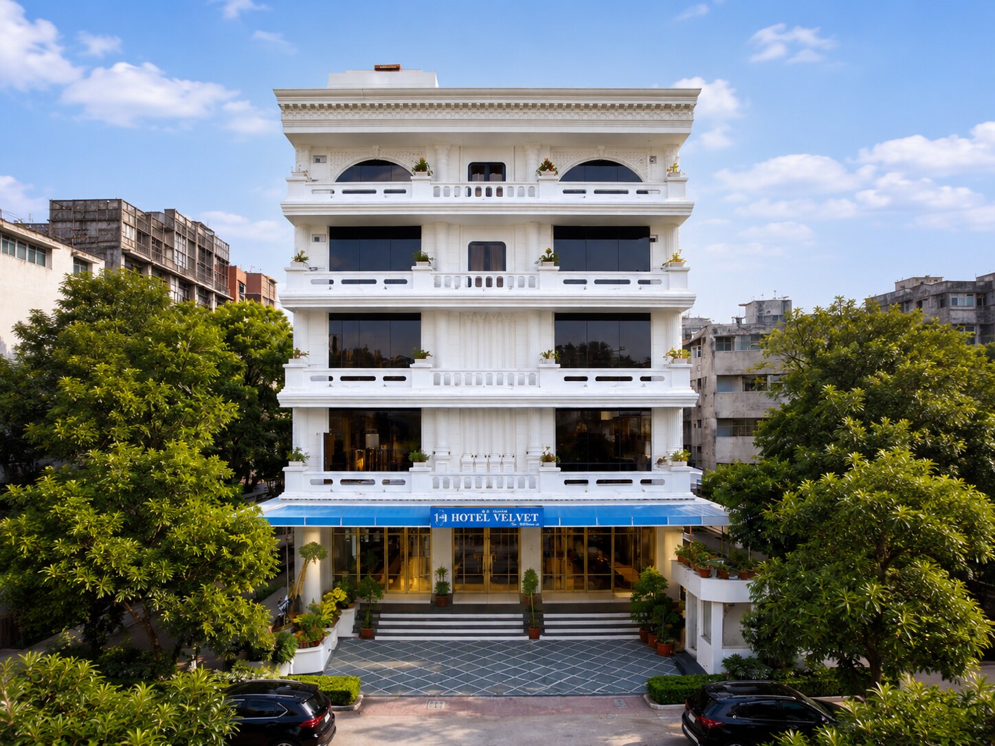 HOTEL VELVET THE ULTIMATE - Tap to explore photos