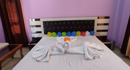 HOTEL SHEESH MAHAL Room Type - Deluxe Room