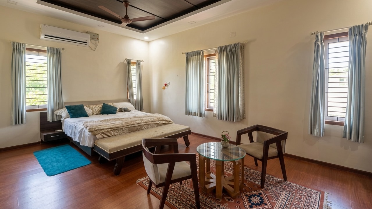 Grand Villa - Cosy Room in a Villa - Tap to explore photos