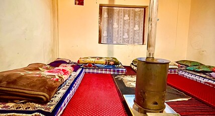 Spiti Valley Home Stay Room Type - Cozy Queen Twin Bed