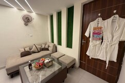Jacuzzi Stay for Couples Self Check In Privacy