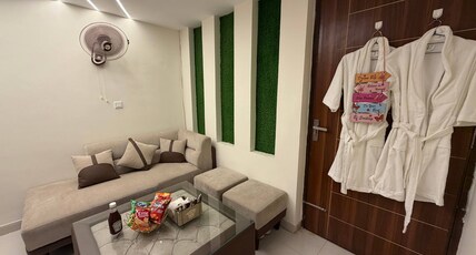 Jacuzzi Stay for Couples Self Check In Privacy Room Type - Jacuzzi Stay for Couples Self Check In Privacy