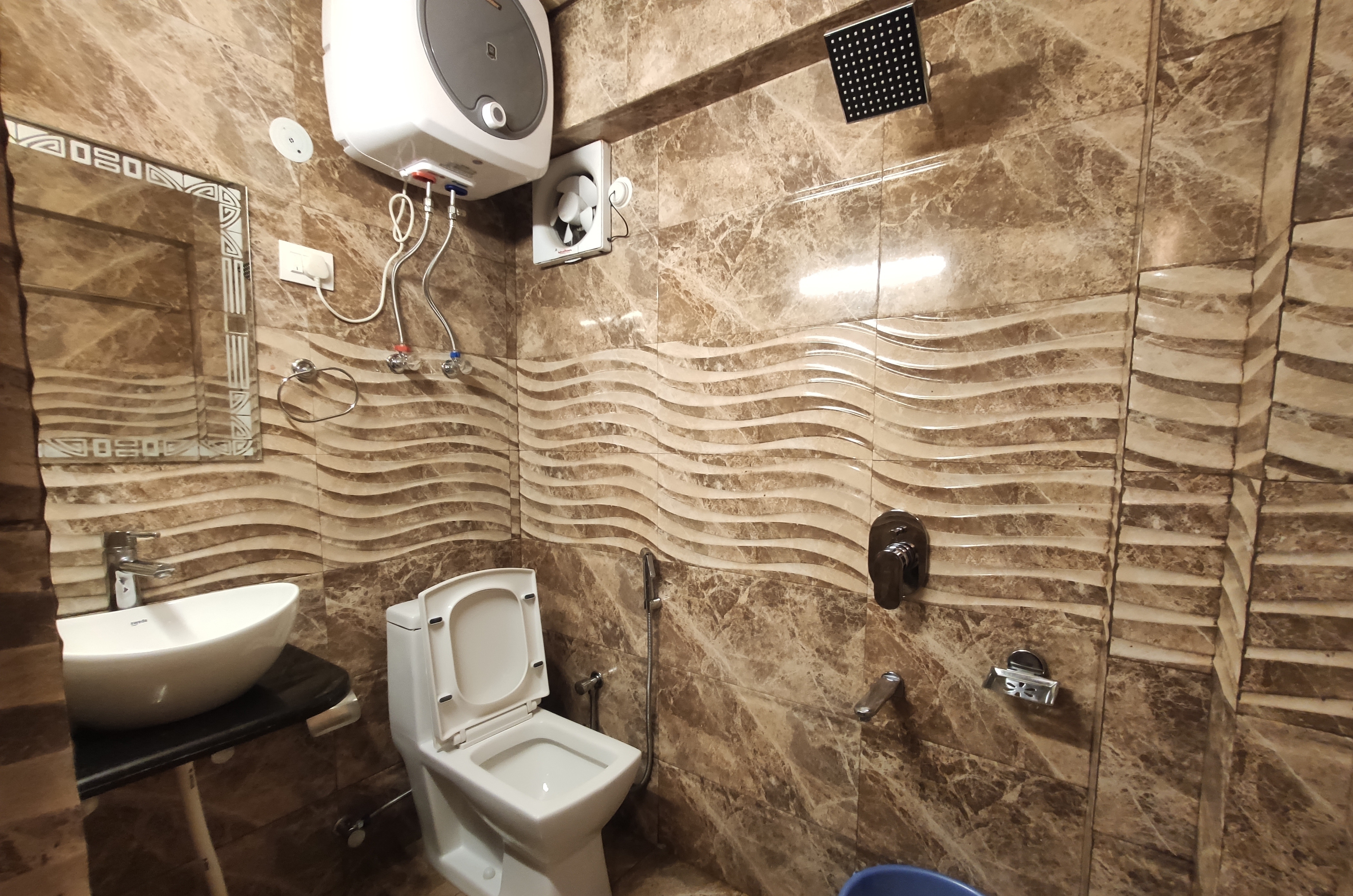 Hotel Rocksea Mall Road - Tap to explore photos