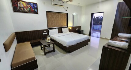 Amidhara Hotel Room Type - Premium Room