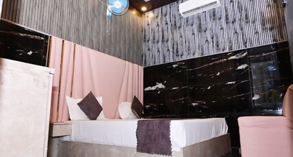 Hotel Jeewan Sathi Lawn Room Type - Premium Deluxe Room