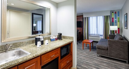 Hampton Inn & Suites by Hilton Mobile I-65@ Airport Blvd Room Type - 1KN MOB HEA ACC TUB STU NS