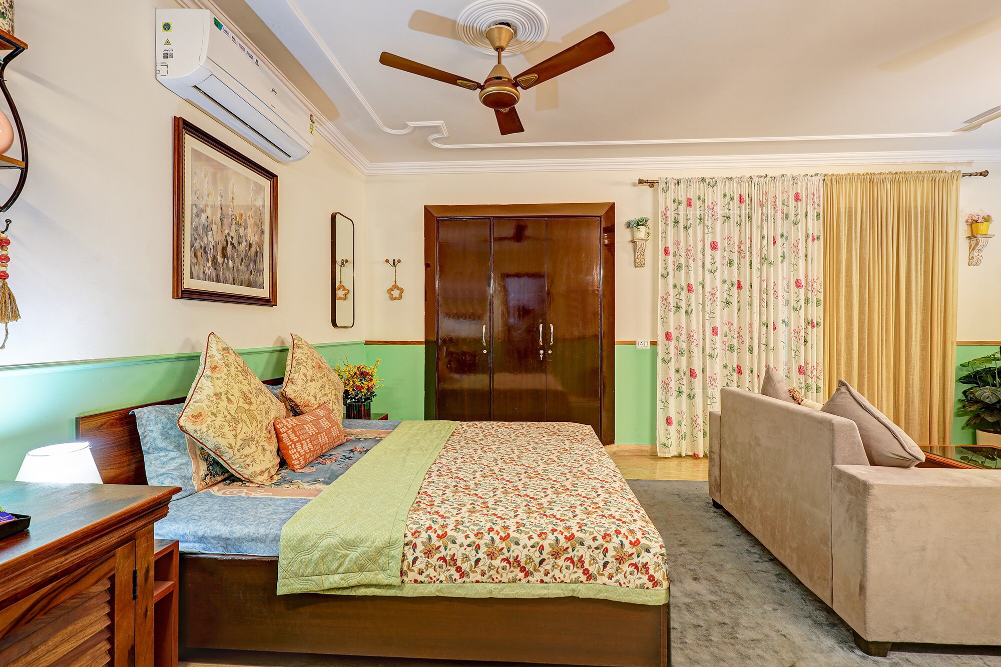 FabHotel Galleria Stayz - Tap to explore photos