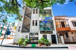 FabHotel Corporate Crown - Nr. Jyoti Nivas University
