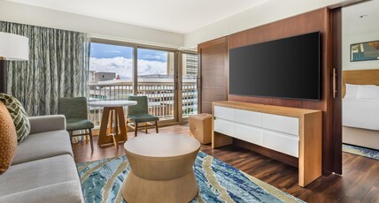 Hokulani Waikiki By Hilton Grand Vacations Room Type - 1 BEDROOM 2 DBL SUITE