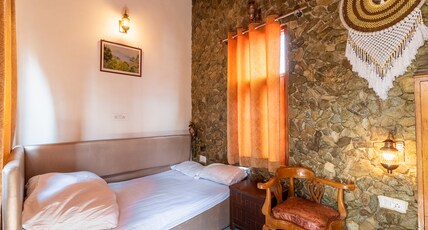 Stone Heritage Mukteshwar Room Type - The Cedar Room