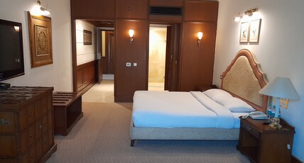 The Palms Town & Country Club Room Type - Grande Luxury Room with Balcony The Palms Town & Country Club Room Type - Grande Luxury Room with Balcony