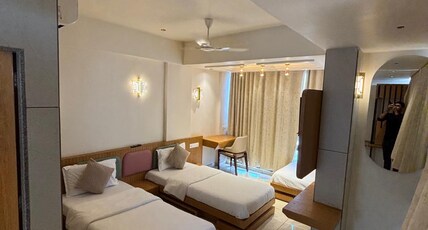 HOTEL PALATE ROOMS Room Type - Bedroom 107 DELUX