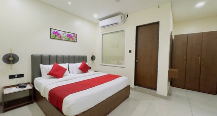 SRIMAD HOTEL Room Type - Deluxe Room