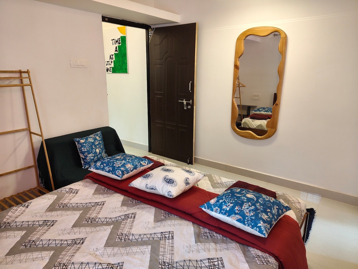 Fully furnished 1BHK in a villa in Siolim - Tap to explore photos