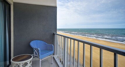 DoubleTree by Hilton Virginia Beach Oceanfront South Room Type - 1 KNG OCEANFRONT W BALCONY