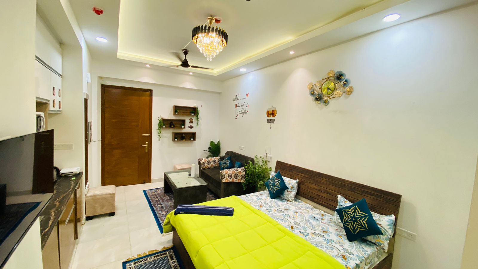 Zoom Stay Studio Apartment - Tap to explore photos