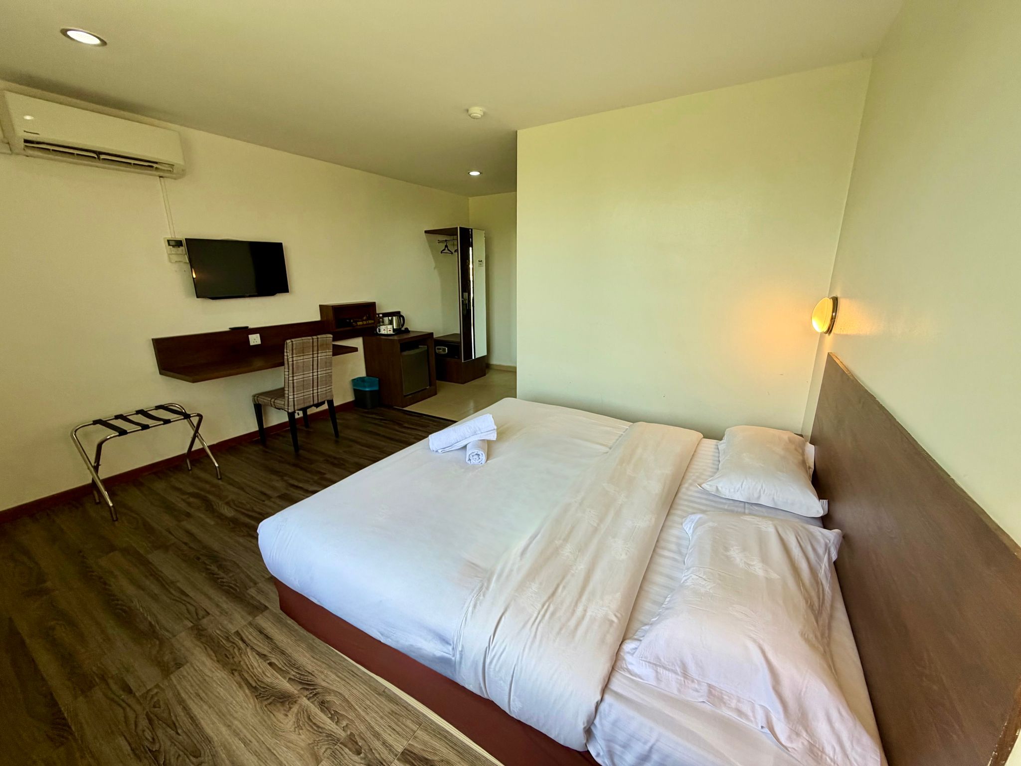 Langkawi Baron Hotel - Tap to explore photos
