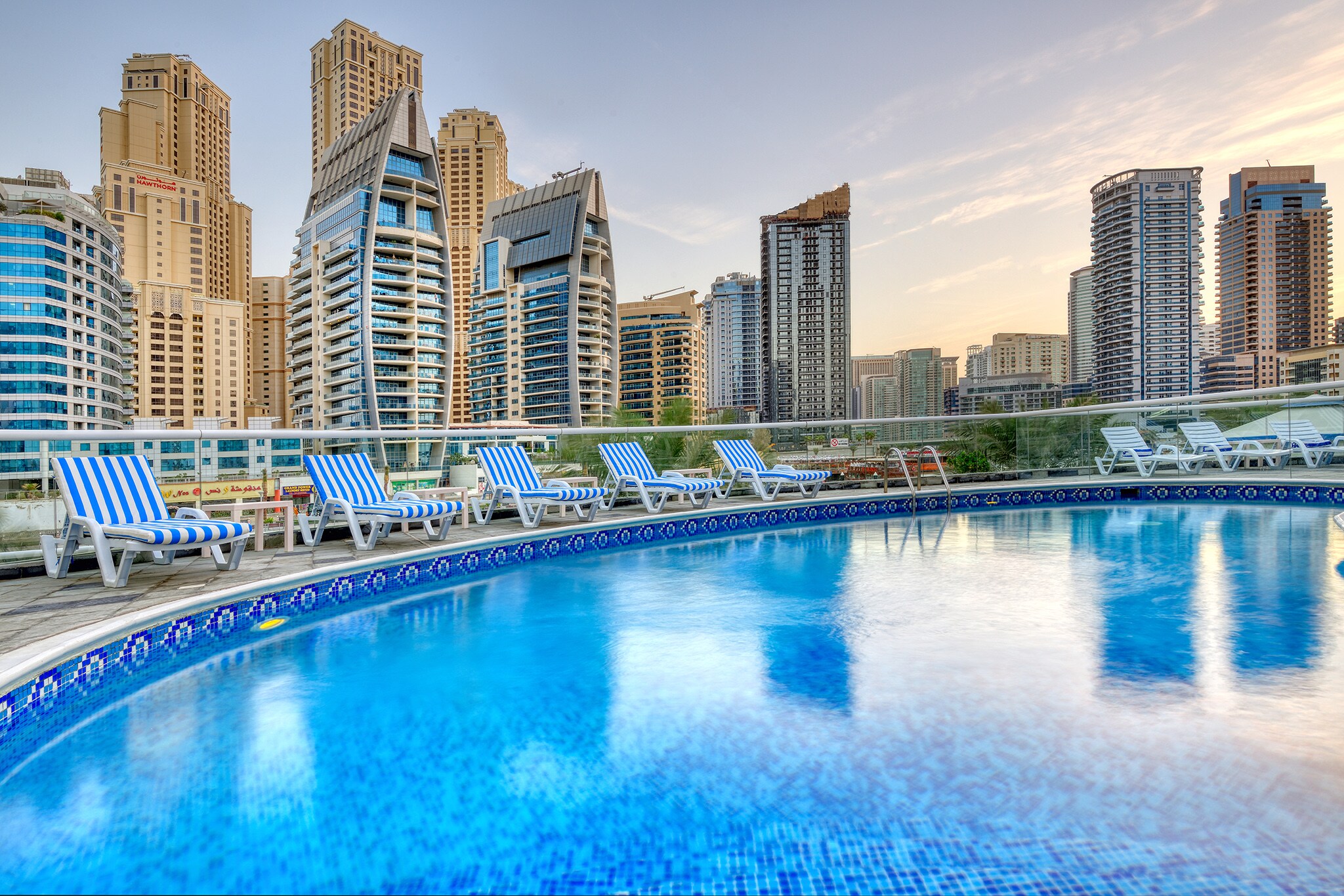 Pearl Marina Hotel Apartments - Tap to explore photos