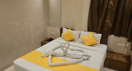 Hotel Trimurti Executive Room Type - Ac Deluxe Room