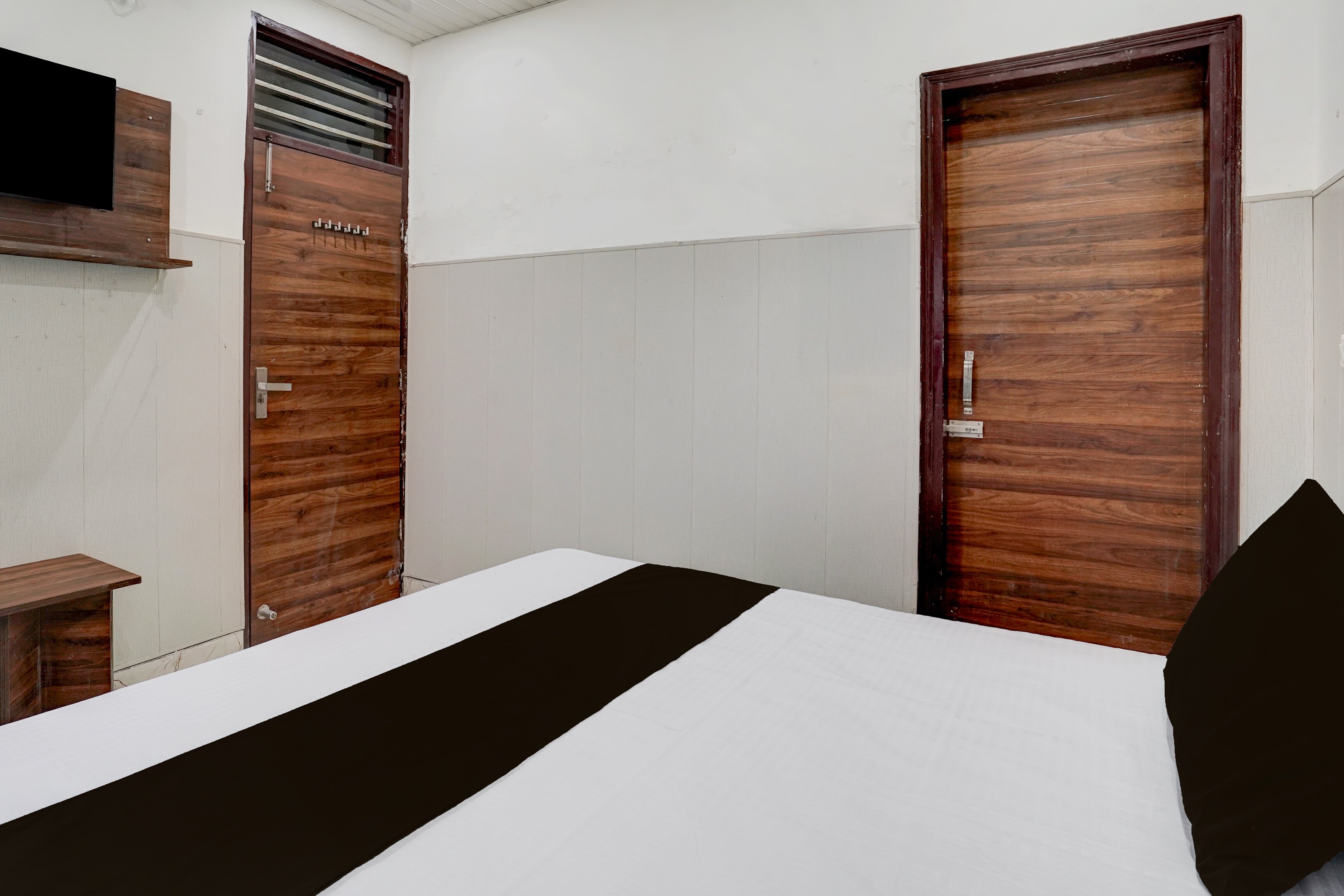 SPOT ON Star Guest House - Tap to explore photos