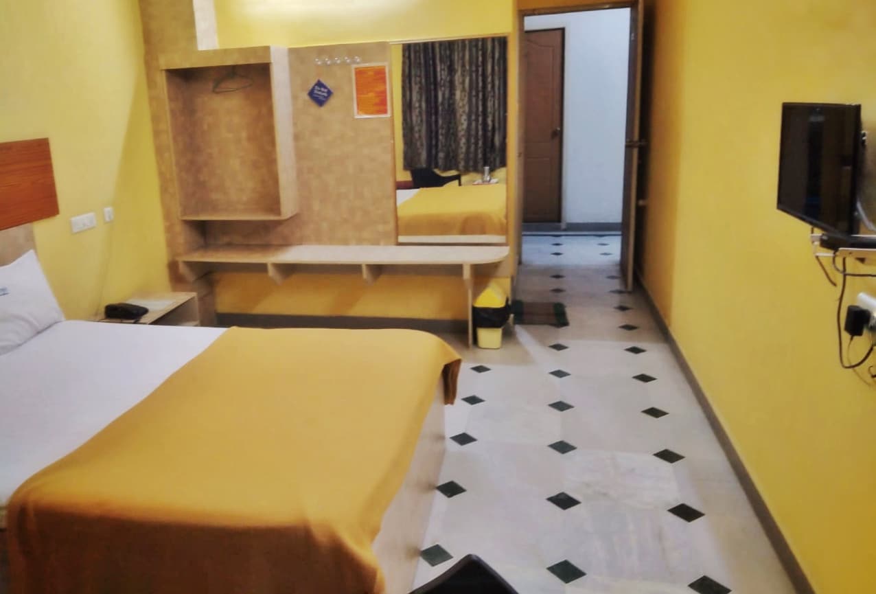 Dhanawantri Comforts - Tap to explore photos