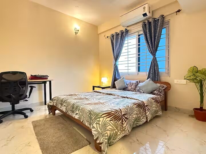 Evara Grand Vista: Fully Equipped 3BHK near AMB - Tap to explore photos